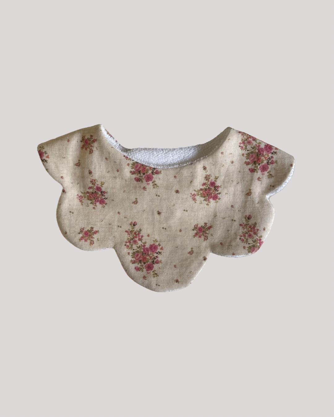 Scalloped Bib | Isabelle