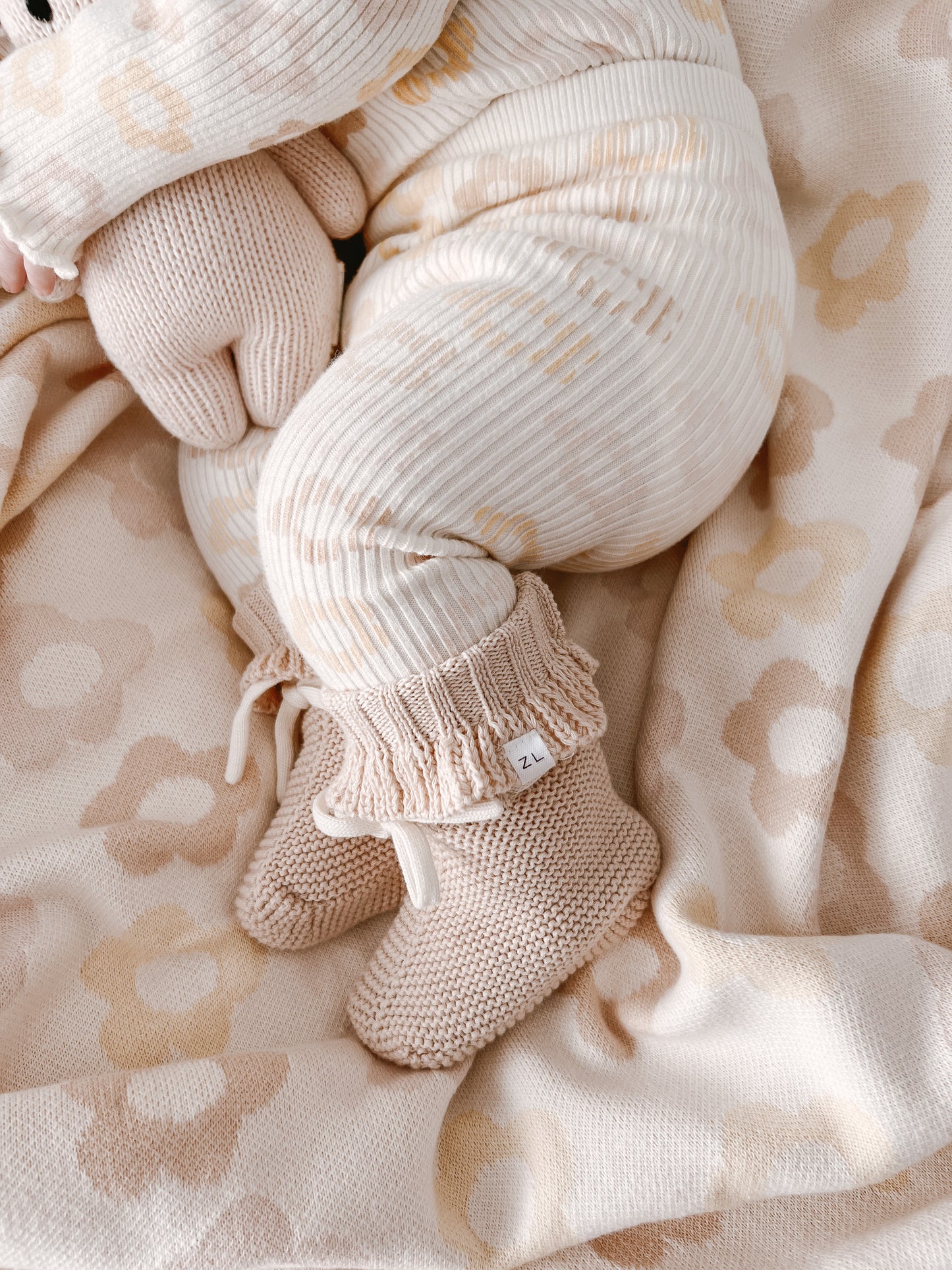 Booties | Peach Frill